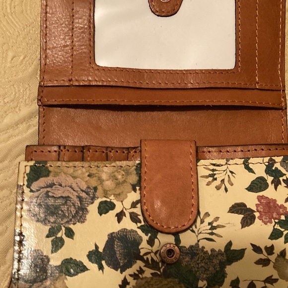 Patricia Nash leather floral wallet - Picture 3 of 16